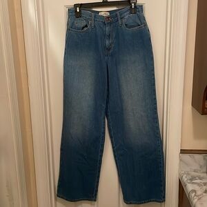 Universal thread relaxed, wide leg jean